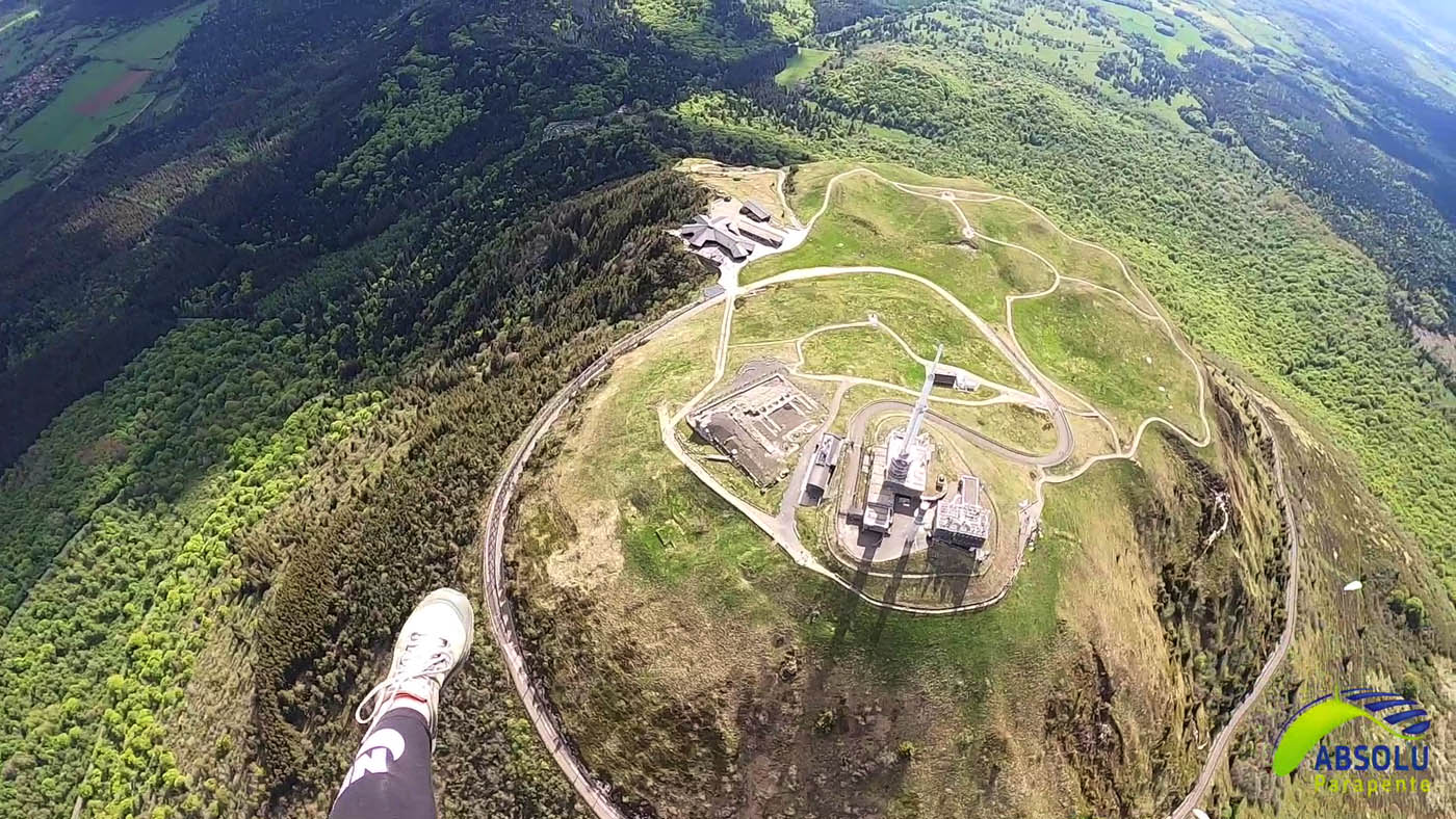 antenne puy de dôme vue de parapente