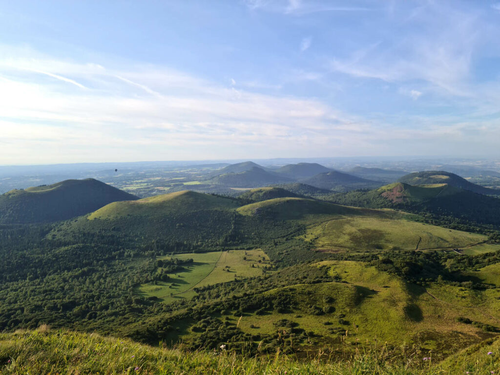 Comment monter au Puy de Dôme par le chemin des chèvres - Absolu Parapente