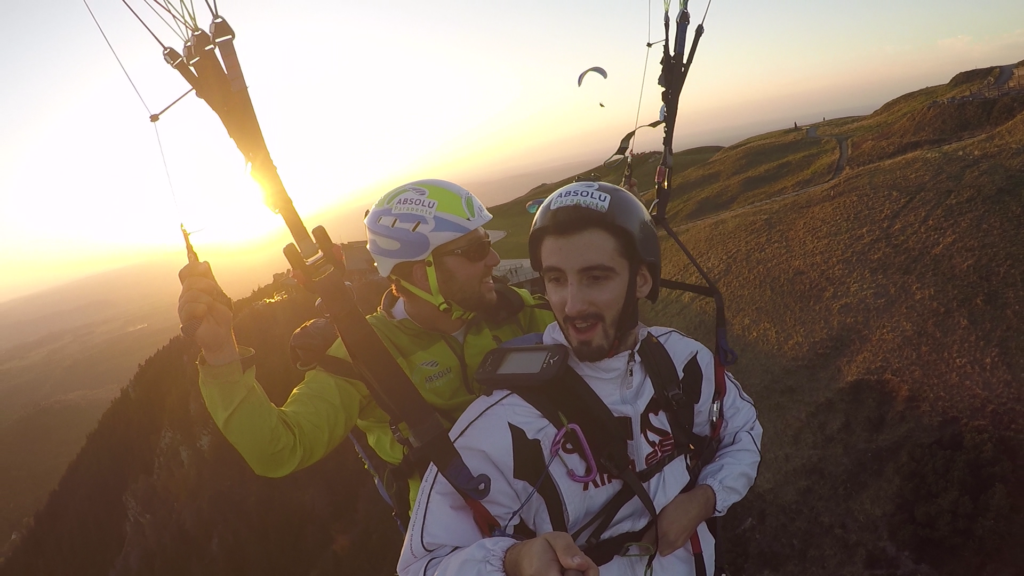 Photo vol en parapente Puy de Dôme coucher de soleil