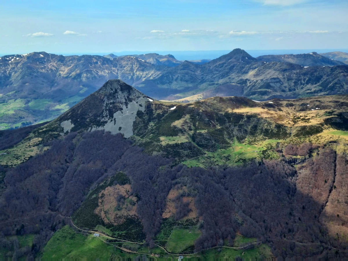 Massif du Cantal en parapente - Puy Griou